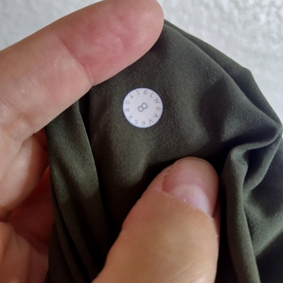 Lululemon On The Fly Crop 23" Dark Olive Sz 8 - Picture 9 of 9